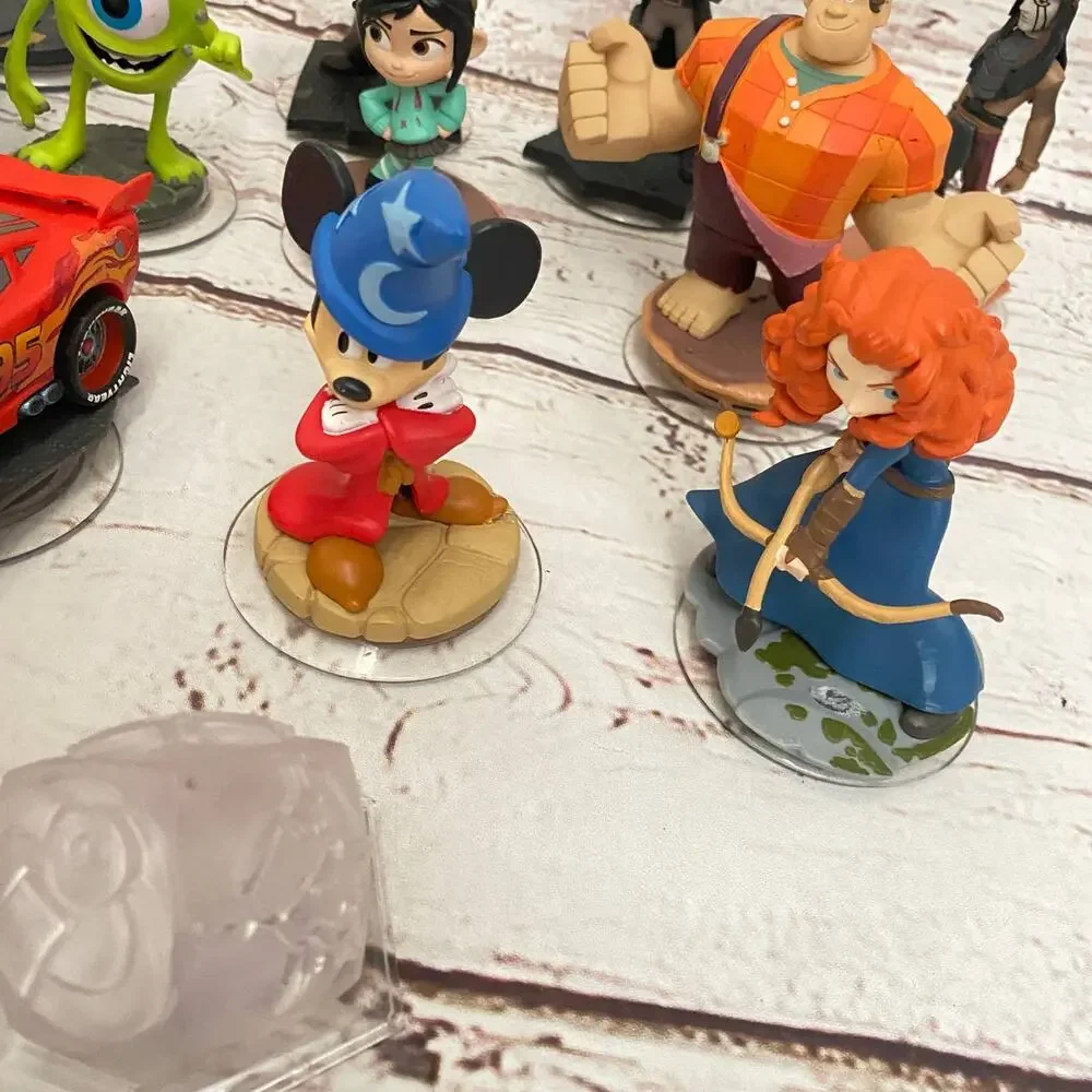 DISNEY INFINITY Large Lot 28 Pieces Figures Power Discs Star Wars Pixar
